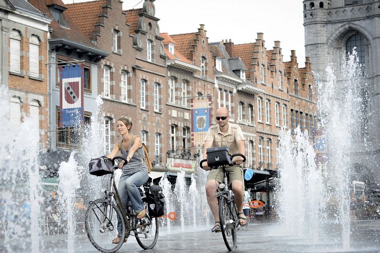 La Wapi à vélo : À vélo, dans la Cité des 5 clochers / Hainaut