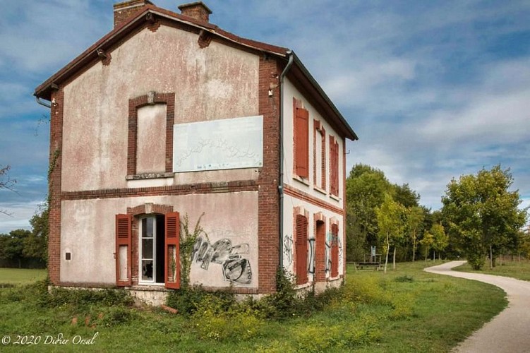 Débute de voie verte Condé-Alençon-Ancienne gare