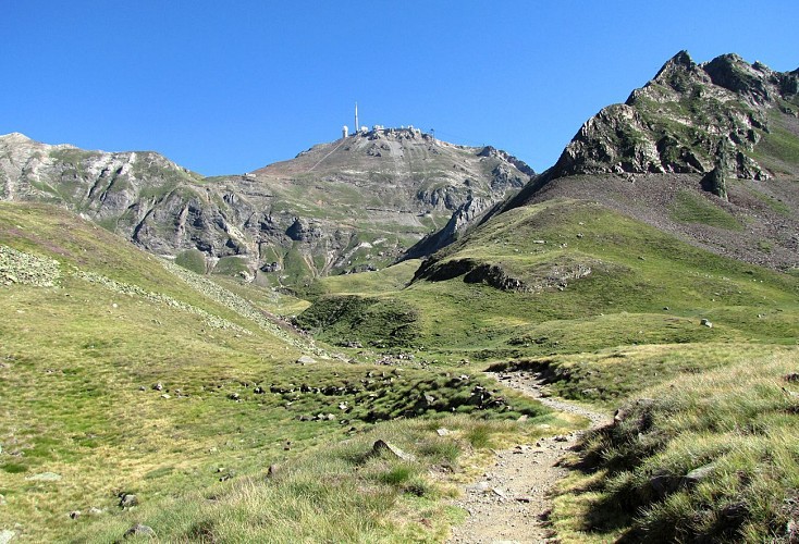 Le lac d'Oncet et le pic du Midi de Bigorre