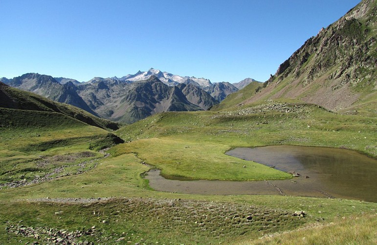 Le lac d'Oncet et le pic du Midi de Bigorre