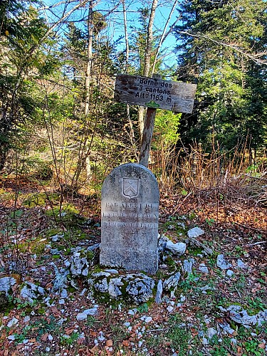 Randonnée - Monument de la RAF borne des 3 cantons - Parcours marche - Hauteville-lompnes | Cirkwi