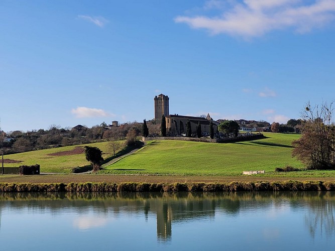 Vue du village depuis le lac Saint-Fris