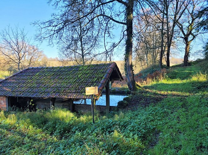 Lavoir sur la randonnée