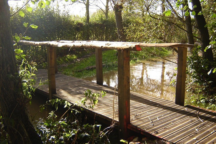 Sentier de la fontaine aux charmes