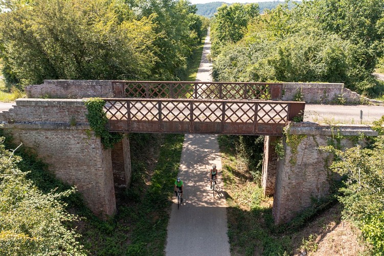 Vue drone de la voie verte à Duravel