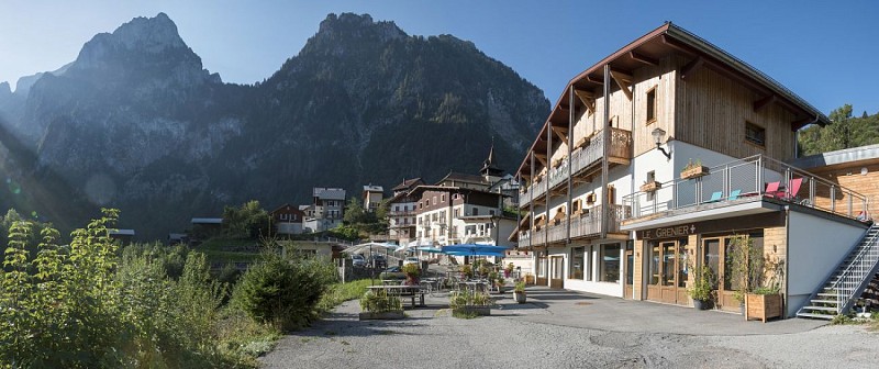 Van Saint-Gingolph naar Novel, tussen meer en berg