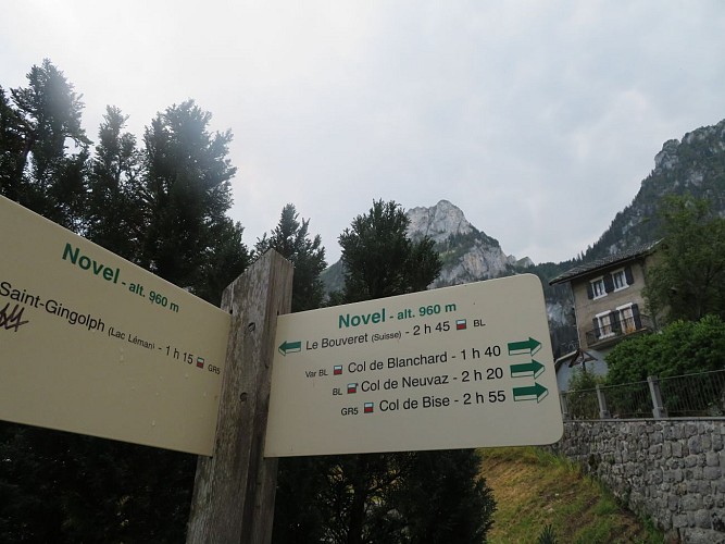 Van Saint-Gingolph naar Novel, tussen meer en berg