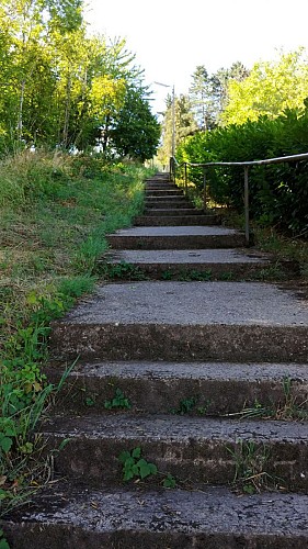 Prendre de la hauteur avec de nombreuses marches