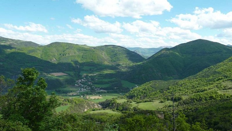 Vue sur le village de Saint-Etienne-le-Laus