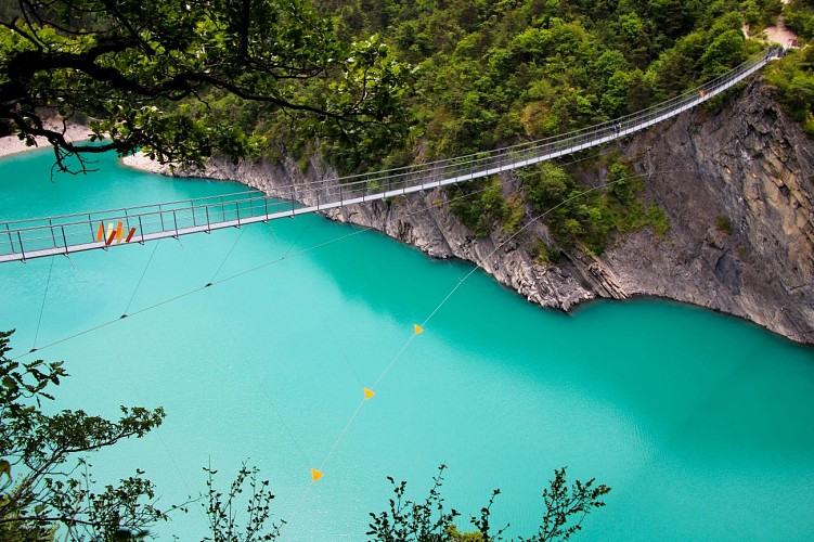 La passerelle de l'Ebron