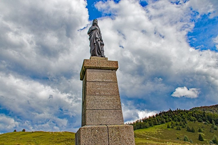 Wanderung - Die Statue von Sainte-Barbe über die Roches du Sabbat