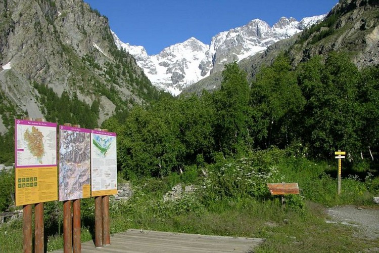 Point d'information sur le parking d'Entre les Aygues