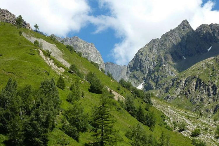 La montée au col de la Muzelle
