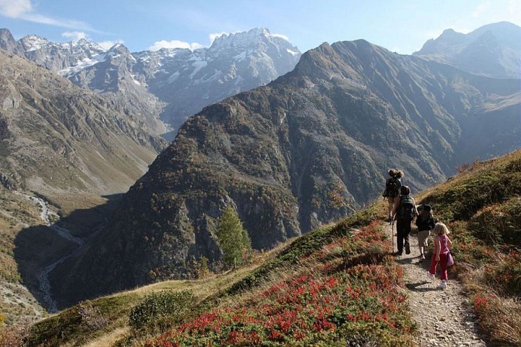 Descente vers le lac du Lauzon