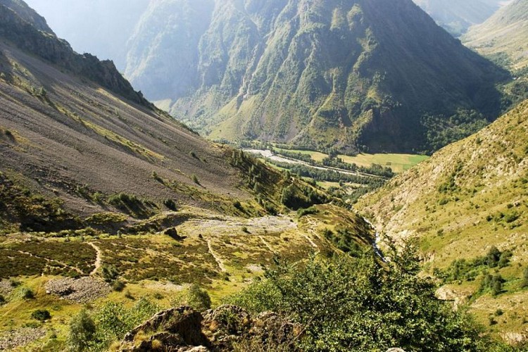 Les lacets conduisant au refuge de l'Olan
