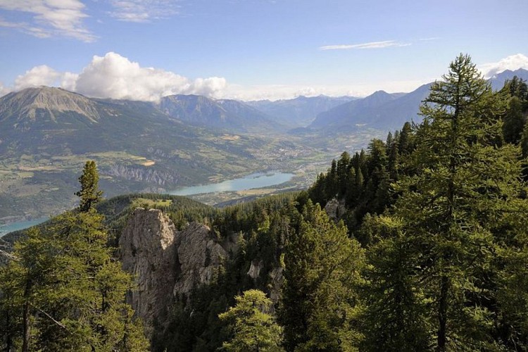 Le lac de Serre-Ponçon vu depuis les portes de Morgon