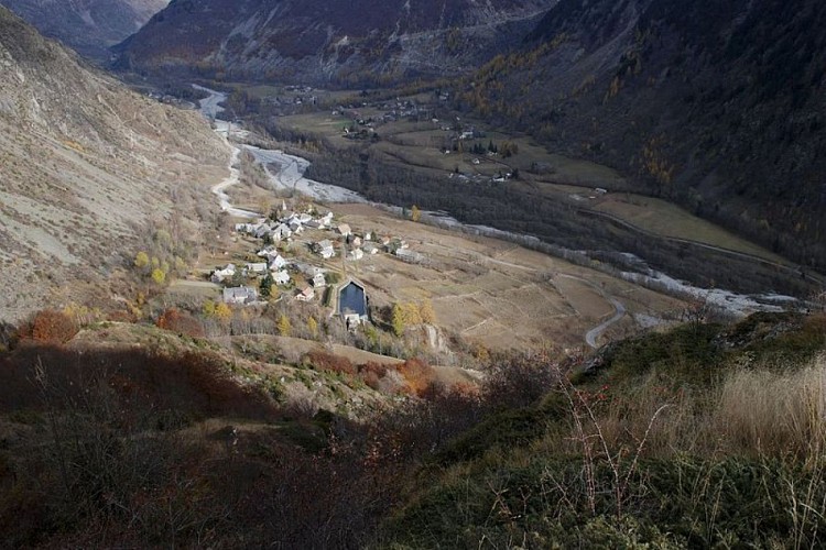 Vue sur Saint Maurice en Valgaudemar