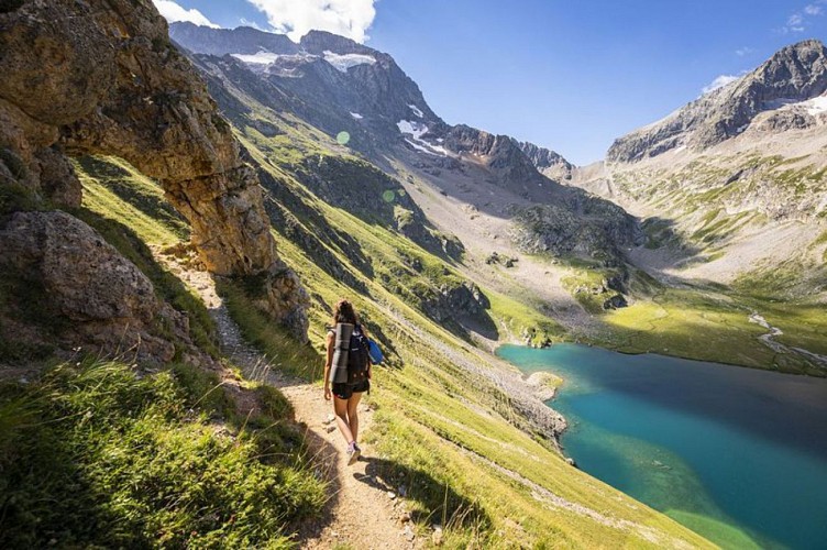 La Roche Percée, en bordure du lac de la Muzelle