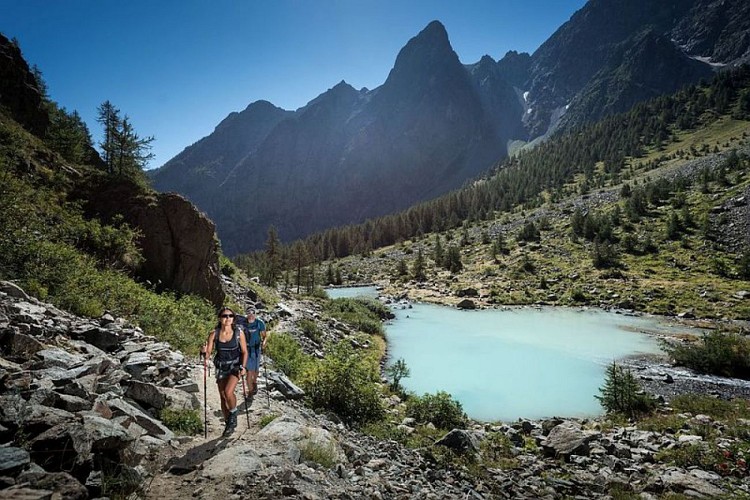 Randonneurs au lac de la Douche