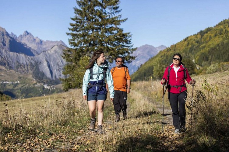 Arrivée à Valbonnais, le Col d'Ornon en fond