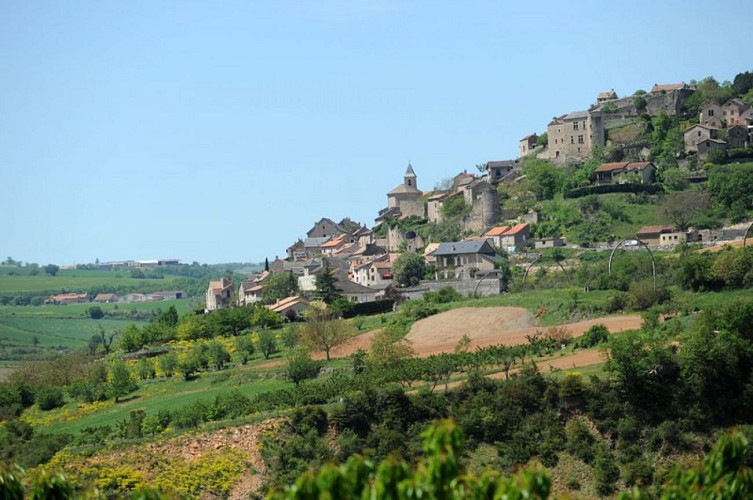 Compeyre, accroché à sa colline