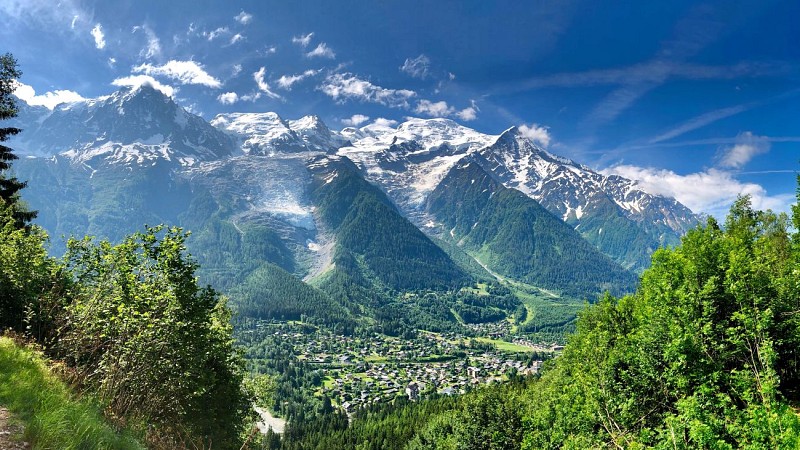 Hike along the Petit Balcon Sud: Les Tines-Les Bossons