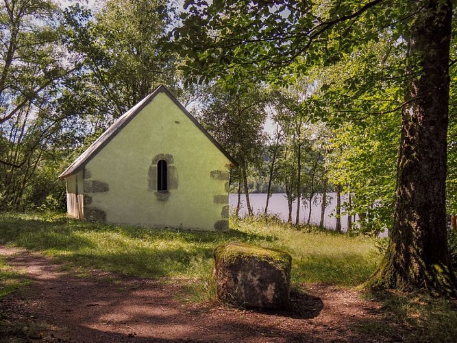 Chapelle lac de Saint-Agnan