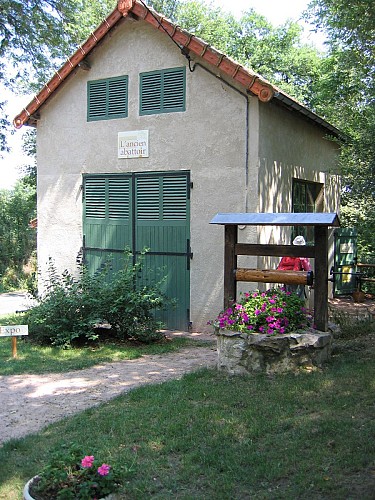 Visit of Le Breuil around its church