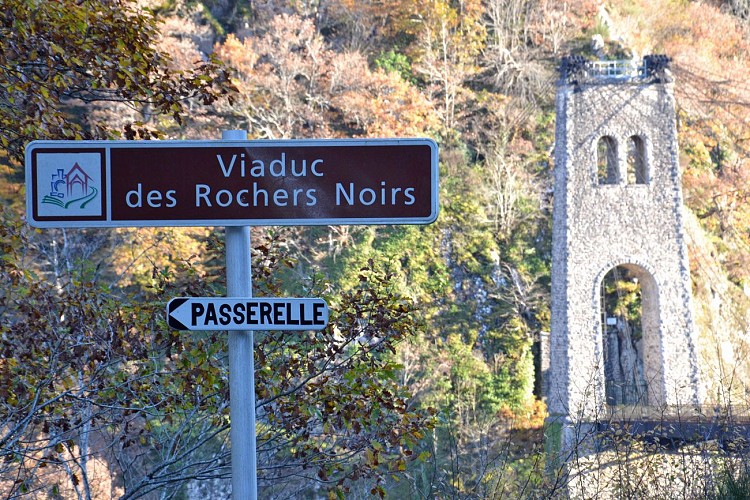 La Dordogne de villages en barrages