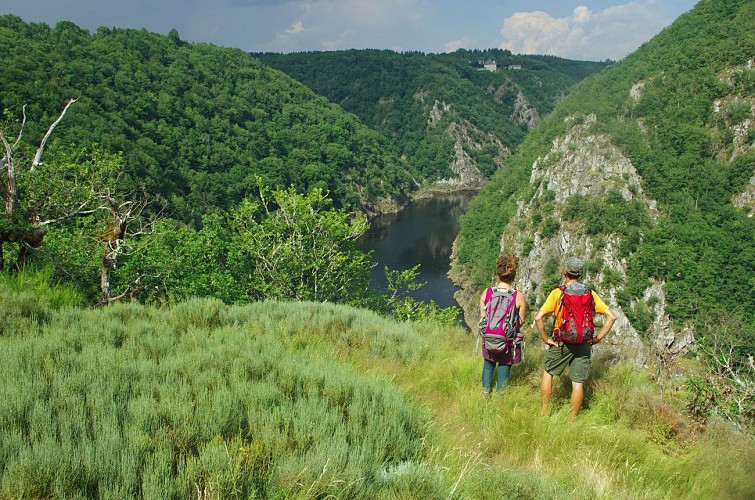 La Dordogne de villages en barrages