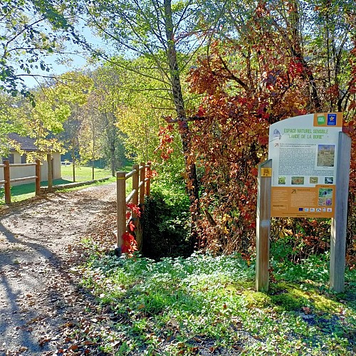 Point de départ des sentiers à La Rouquette