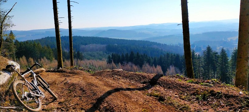 Gravel Morvan, vue sur les forêts du Morvan