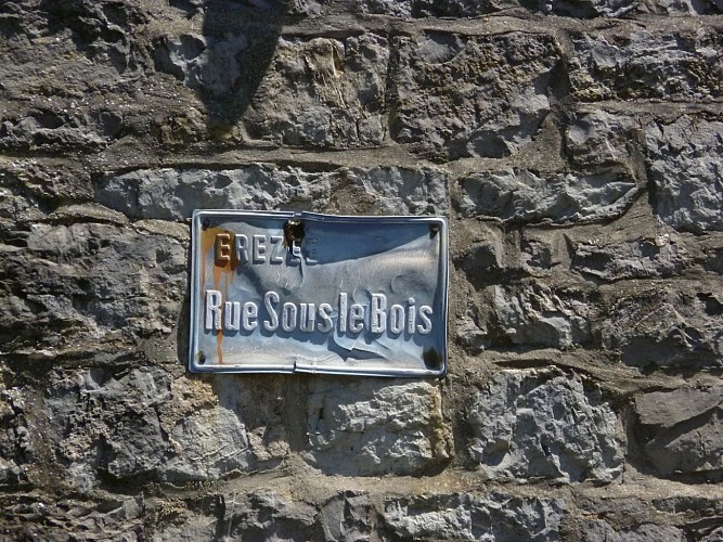 SOUS LE BOIS (Commune EREZEE)