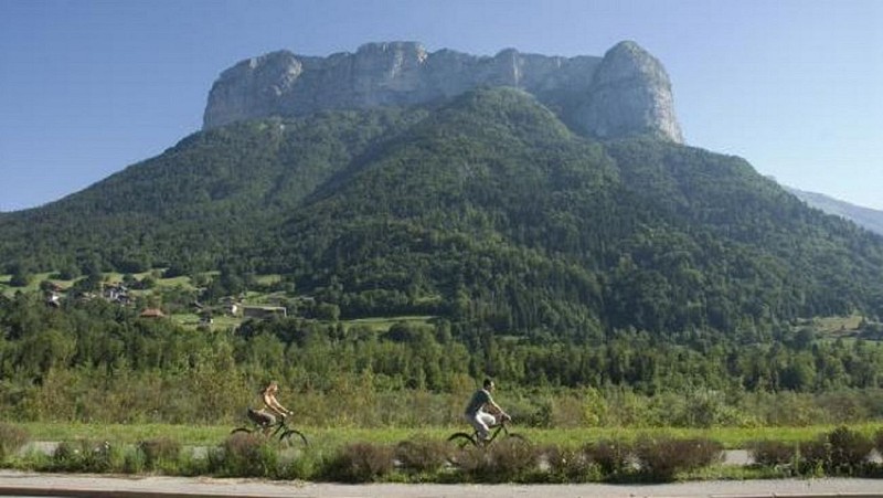 Cycling loop: Tour de la Tournette