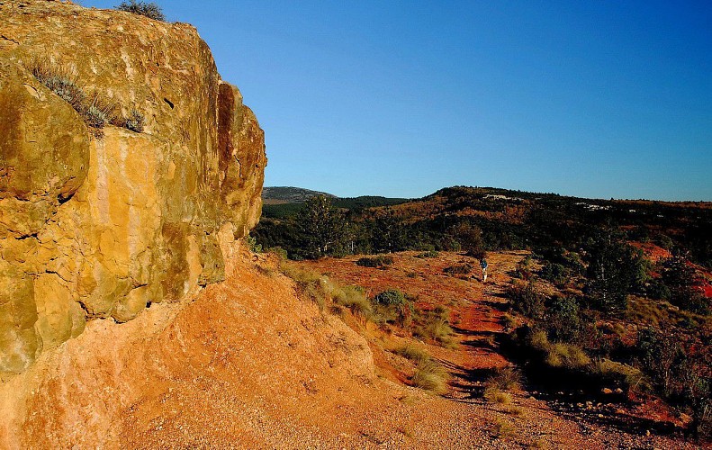 SERRES/PEYROLLESC- LES TERRES ROUGES