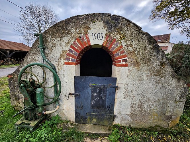 Entre caves et claire fontaine de Saint-Andelain