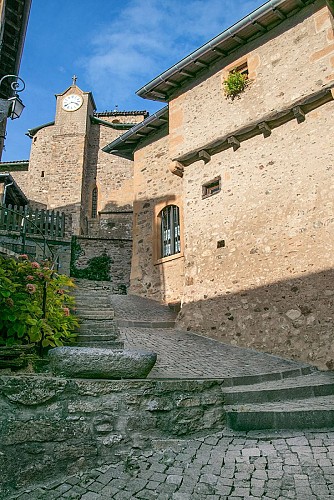 Le sentier GR de Pays Tour du Beaujolais des Pierres Dorées, boucle au départ du Bois-d'Oingt