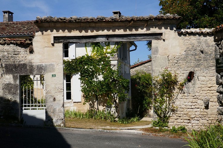 Vindelle-Tonne-ancienne-maison