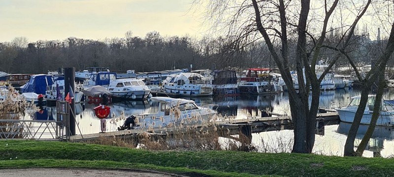 Port fluvial de Pont a mousson