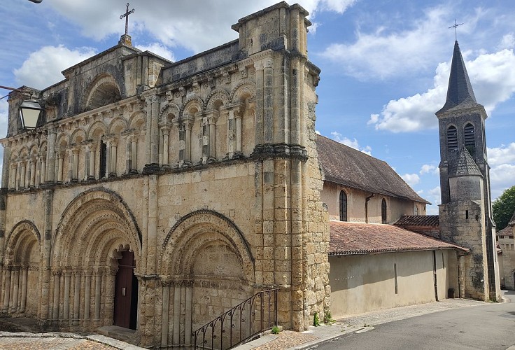 City walk of Aubeterre-sur-Dronne