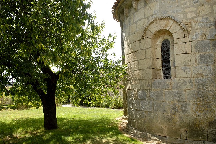 Le chemin de la fontaine de Charmant