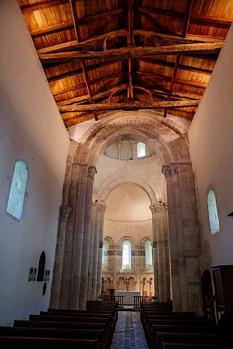 Dans l'église