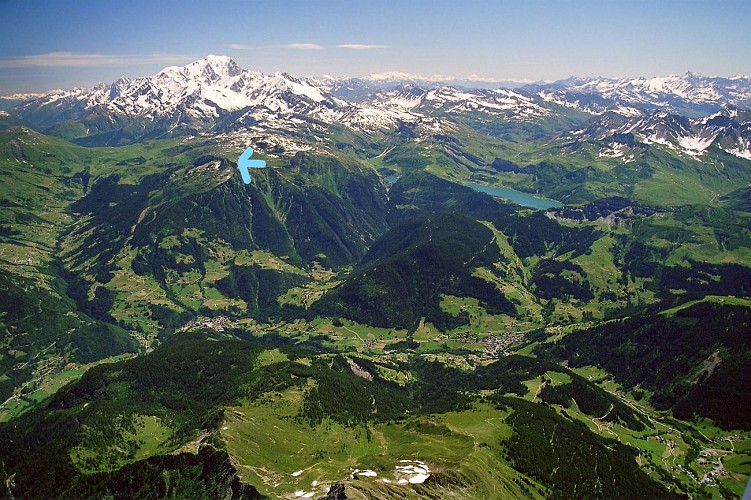 vue aérienne et pas d'Outray