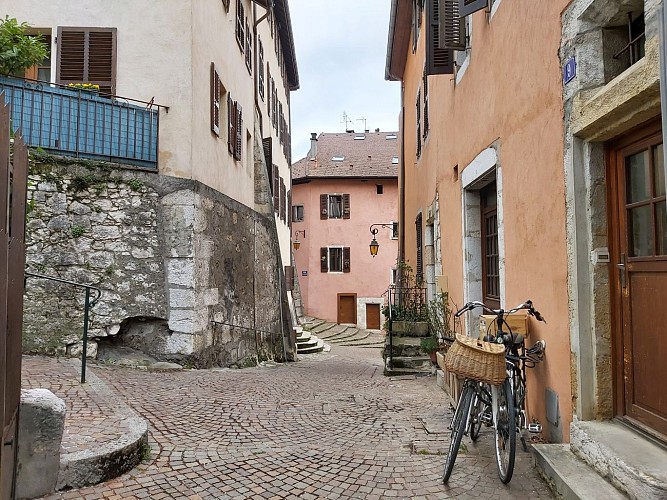 The unusual passages of the old city