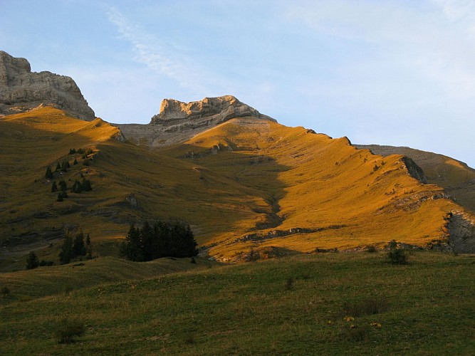 Hiking : Porte des Aravis via Combe Creuse