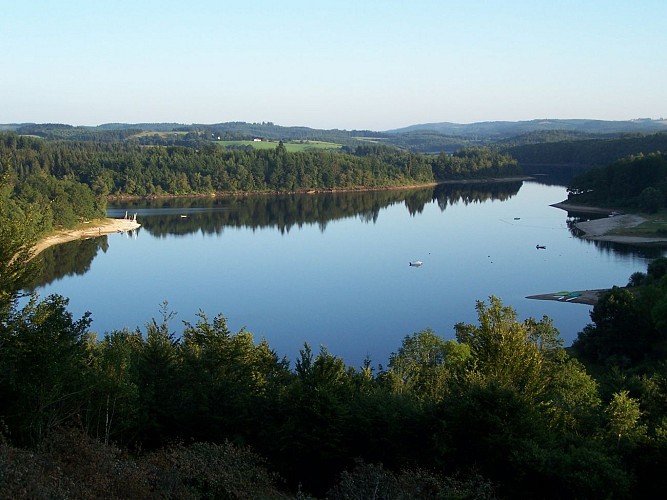 Photo_Generale_Bugeat_-_VTT_-_Lac_de_Viam_-_circuit_34_-_auteur_Bernard_Bouche