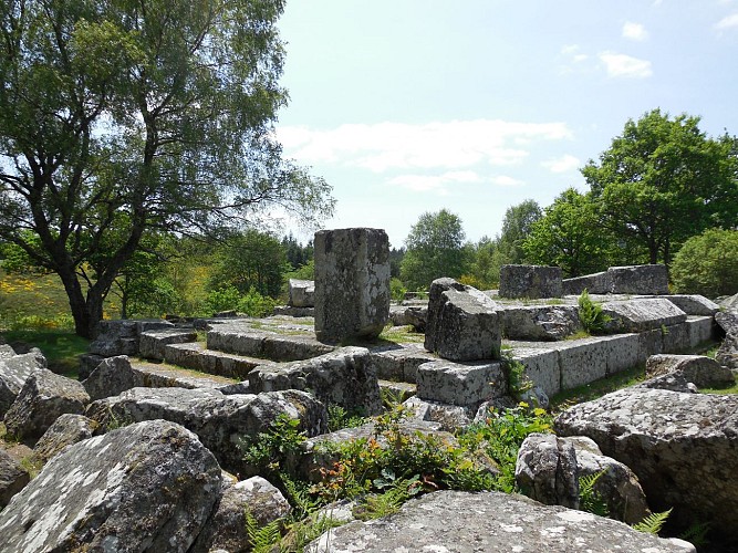 POIS_-_Bugeat_-_circuit_VTT_39_-_site_des_Cars_-_auteur_Gilbert_Salat