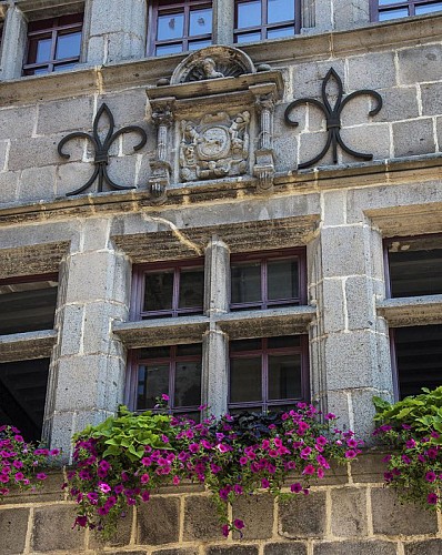 Une façade médiévale de Mur-de-Barrez