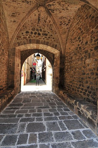 La Tour de Monaco, gardienne de Mur-de-Barrez