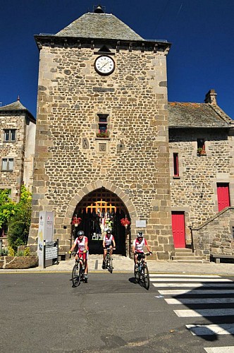 La tour de Monaco de Mur-de-Barrez